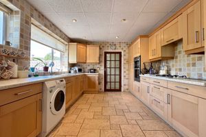 20' Kitchen/Breakfast Room- click for photo gallery